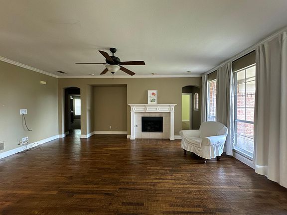 Open living w/ gas fireplace