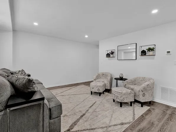 513 Sharon Rd #501, Beaver, PA 15009