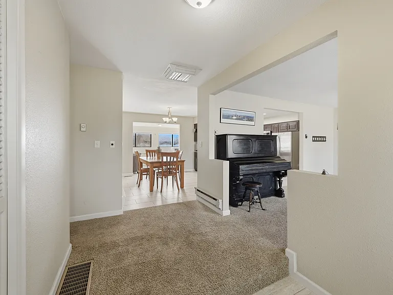 1040 S Fulton St — Photo 8