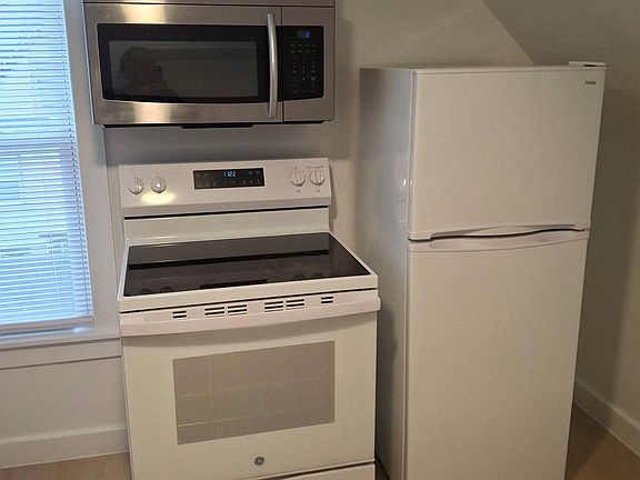 4th image of 709 Belmont Ave #3