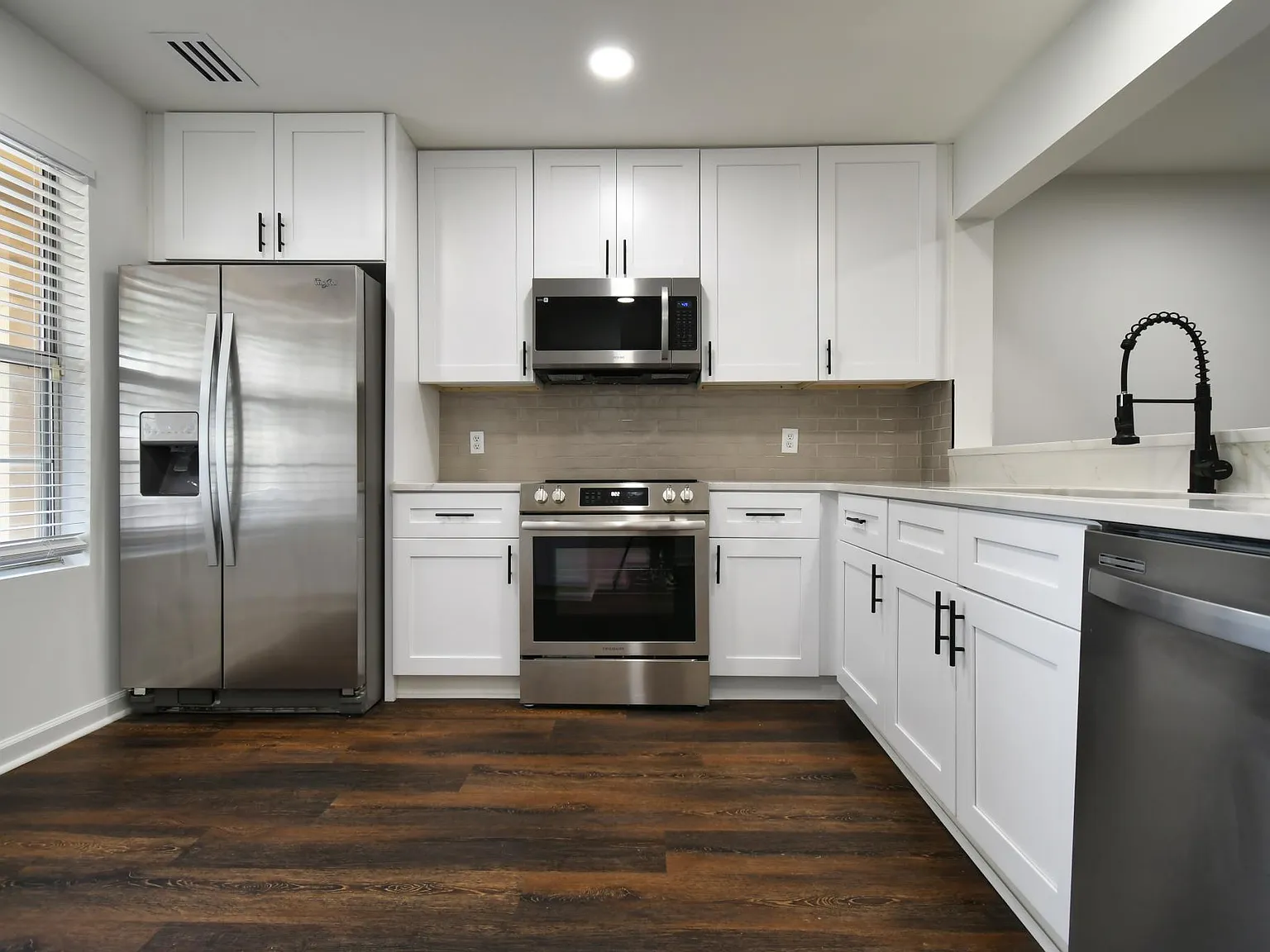2 bed, 2.5 bath, 1200 sqft, $2,295 — Photo 2