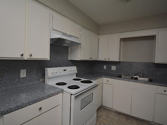 5th image of 624 8th Ave N #5
