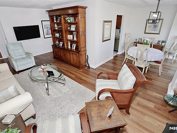 5th image of 160 Overlook Avenue #19D