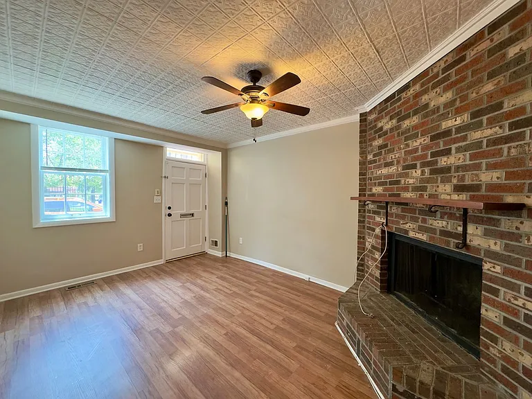 678 Melvin Dr — Photo 2