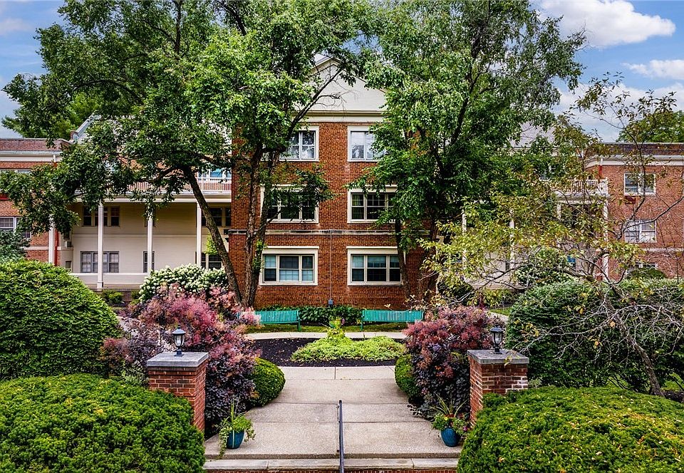 1st image of 15925 Van Aken Blvd APT 207E