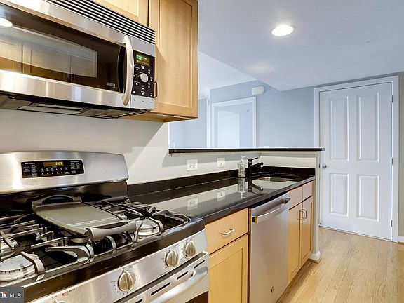 3rd image of 2220 Fairfax Dr APT 601