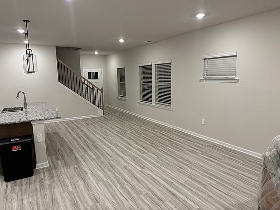 3rd image of 2044 Avalon Pkwy