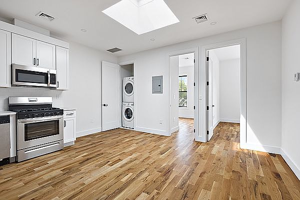 1st image of 480 Chauncey St APT 3
