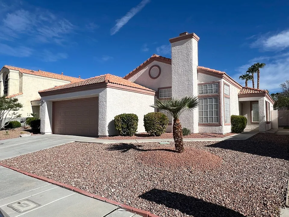 9824 Cross Creek Way