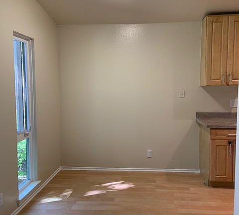 5th image of 54 Laurie Meadows Dr APT 4