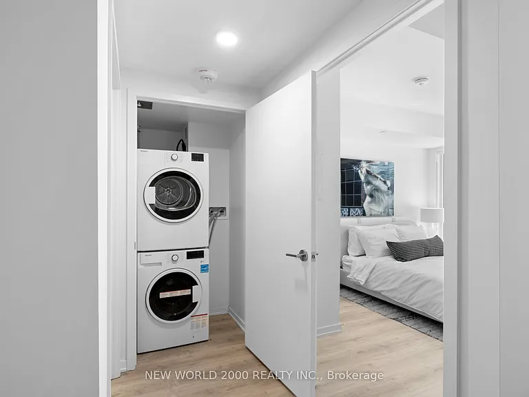 101 Roehampton Ave #411 — Photo 9