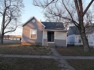 332 W 1st St, Chanute, KS 66720