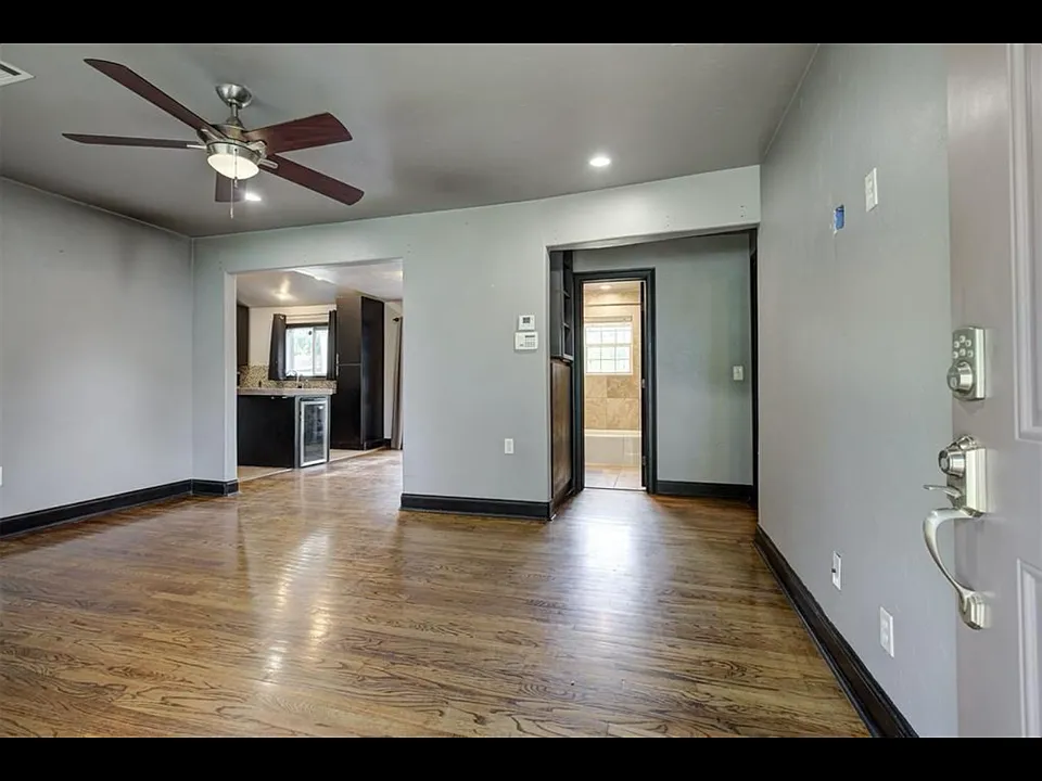 741 SW 49th St