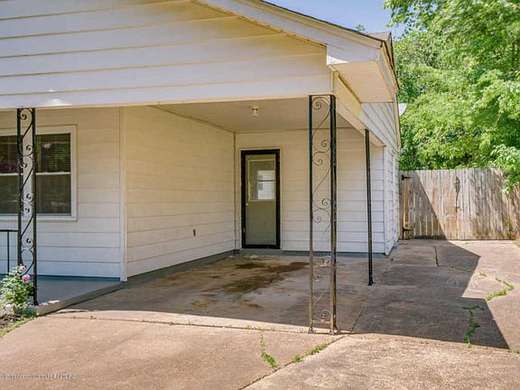2nd image of 2376 Colonial Hills Dr