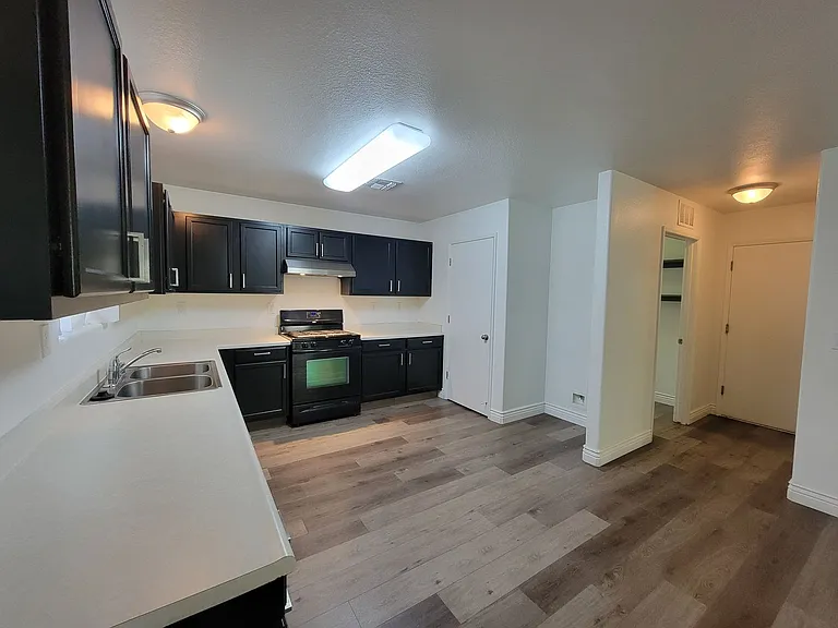 4448 W Rialto Ave — Photo 10
