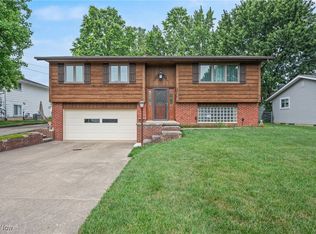 219 Monroe Dr, Northfield, OH 44067