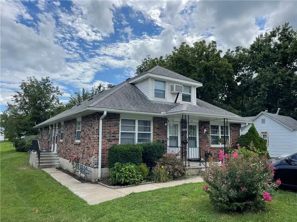 723 W 26th St, Higginsville, MO 64037