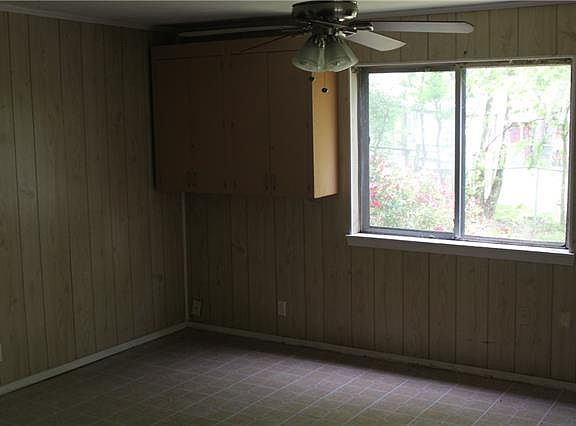 5th image of 410 Peterson St
