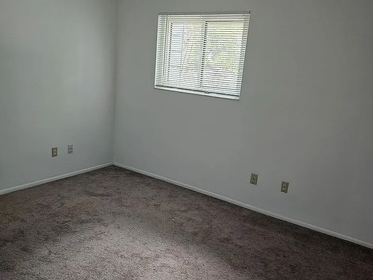 105 Keith Ct — Photo 15