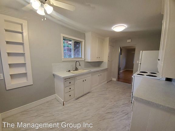 3rd image of 904 W 21st St APT 12