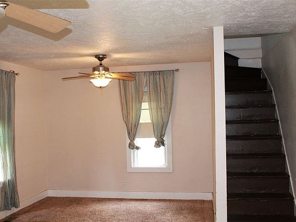 4th image of 406 W Herman St