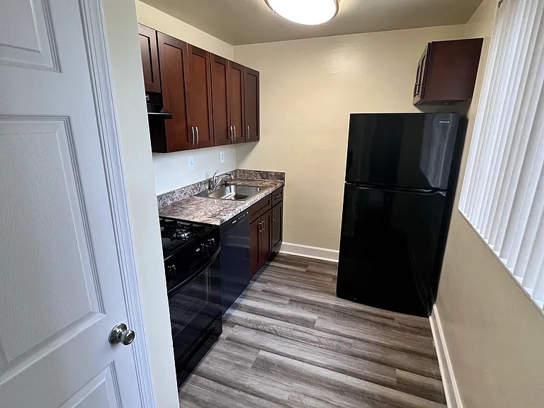 Summit Hills — Photo 27