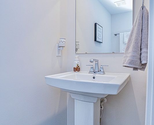 5th image of 138 Eagle Wood Dr #1
