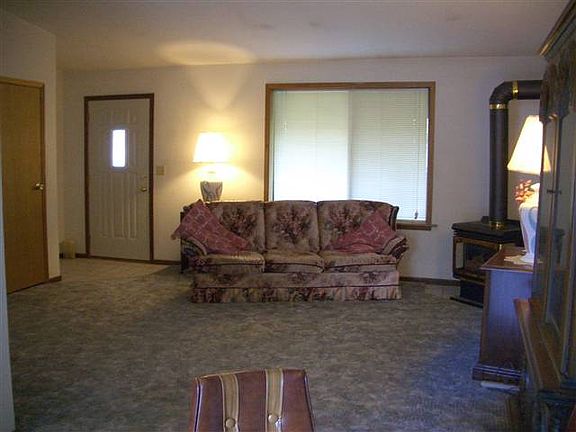 4th image of 420 E 2nd St