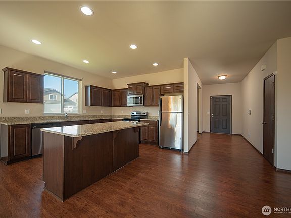 5th image of 701 S Shumard Street