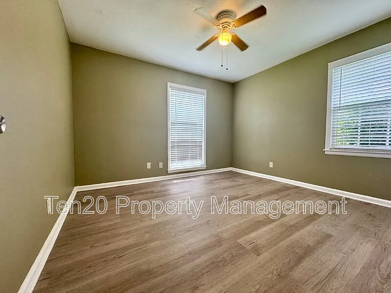 5953 Windsor Dr — Photo 20