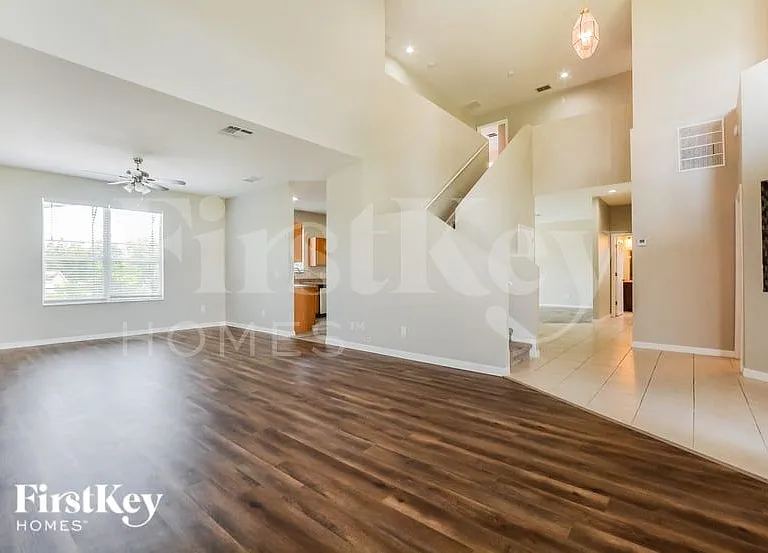 733 Wildflower Rd — Photo 2