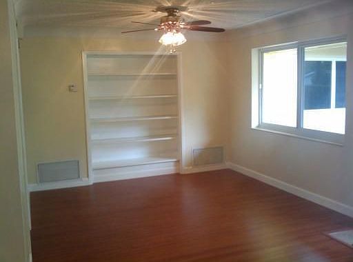 3rd image of 883 Oleander Dr