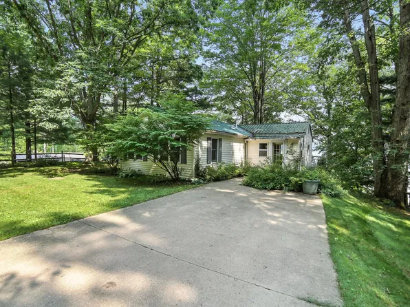 17404 W Rose Lake Rd, Leroy, MI 49655