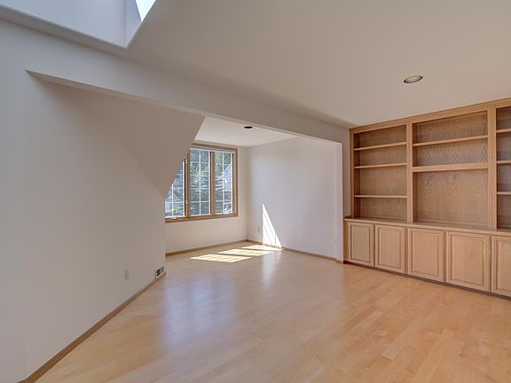 3rd image of 16114 NE 49th Ct