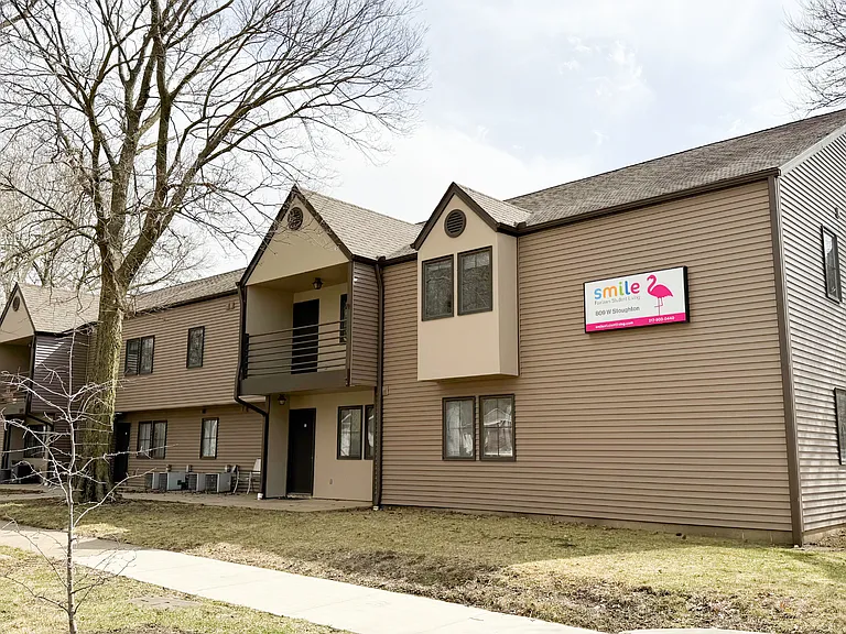 809 W Stoughton St — Photo 2