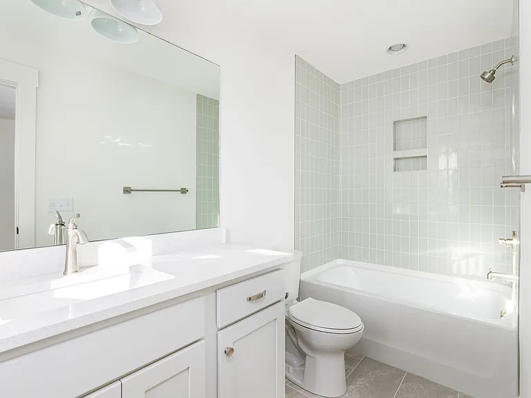 326 E Trinity Ln #B — Photo 28