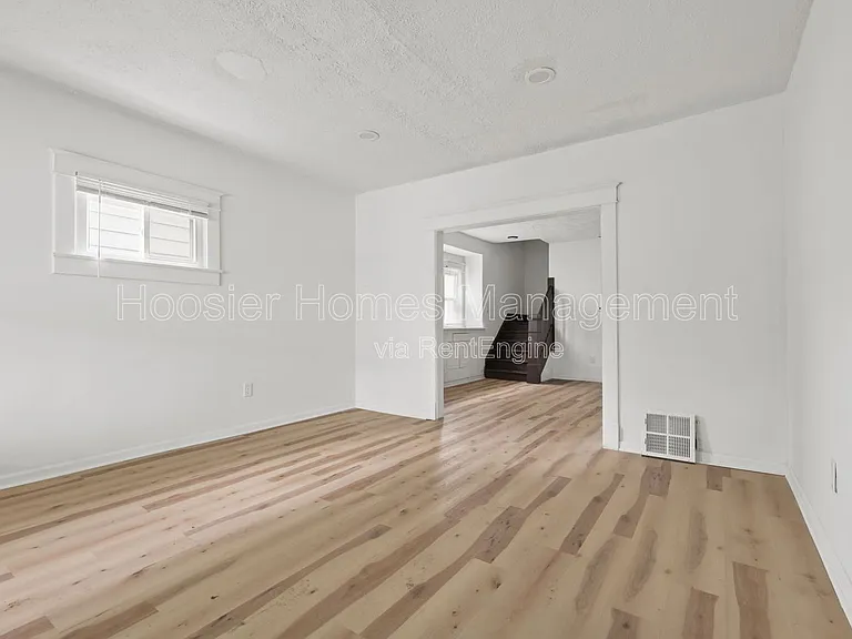 822 N Bradley Ave #822 — Photo 3