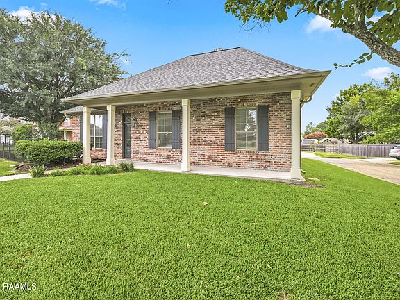 3rd image of 202 Doyle Dr