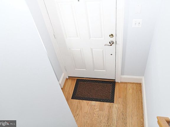 2nd image of 422 N Royal St