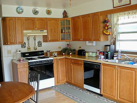 2nd image of 413 Glenwood Dr