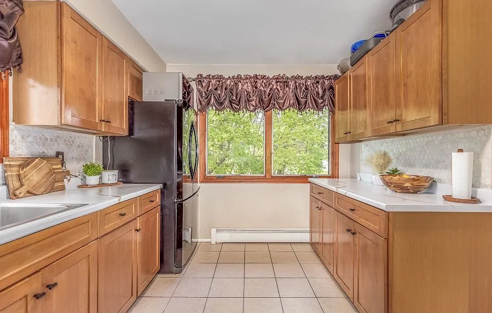 1 bed, 1.5 bath, 1967 sqft, $1,250 — Photo 4