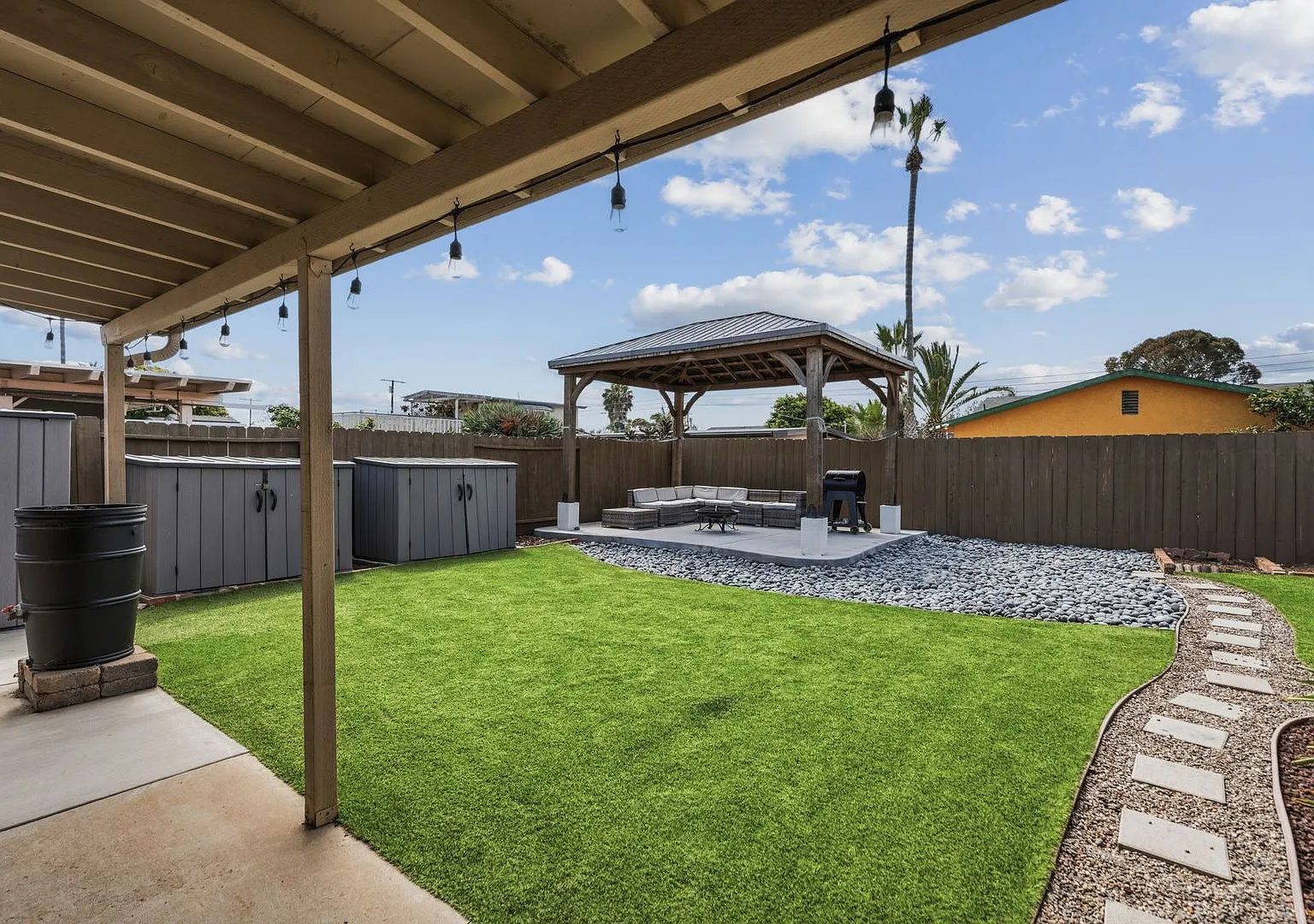 Fully remodeled, single story 5 bedroom, 3 bathroom home in Imperial Beach — Photo 2