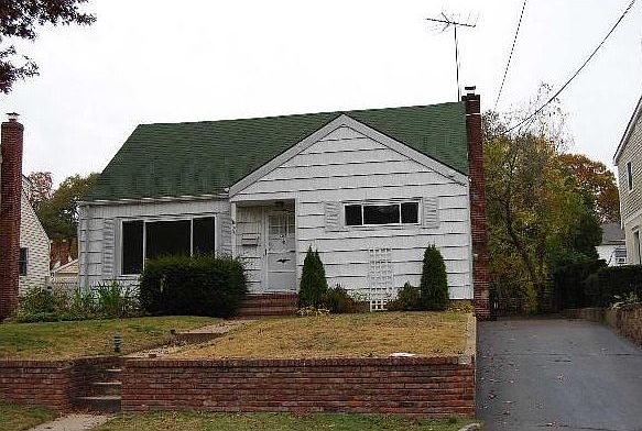 1st image of 107 Robinson Ave