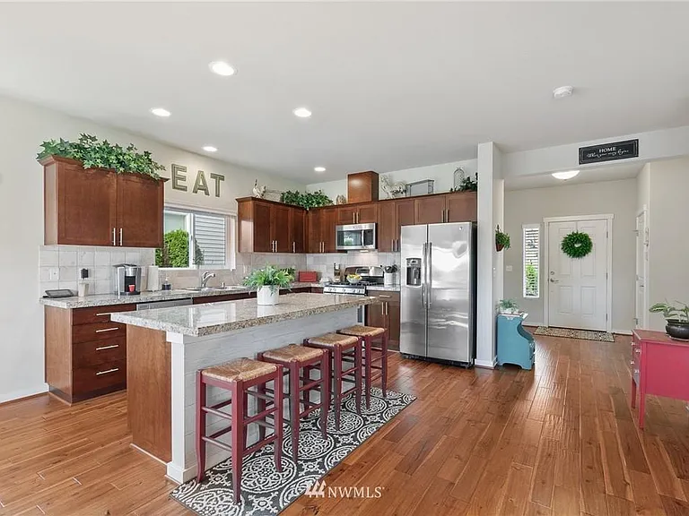 6422 Victoria Ave SE — Photo 3