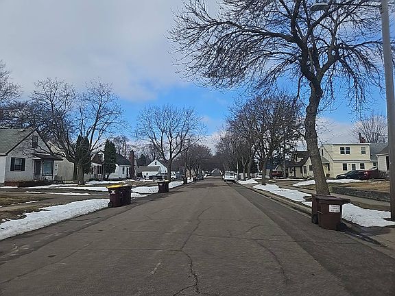 4th image of 254 Arion St E