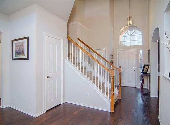 4th image of 3813 Summersville Ln