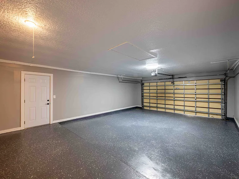 1623 Twin Oak Dr E — Photo 35