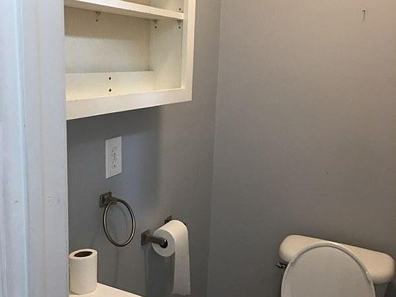 1/2 bathroom