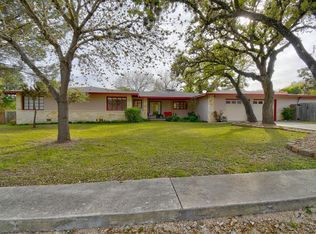 1103 W Main St, Kerrville, TX 78028