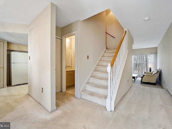 4th image of 6 Mahopac Dr